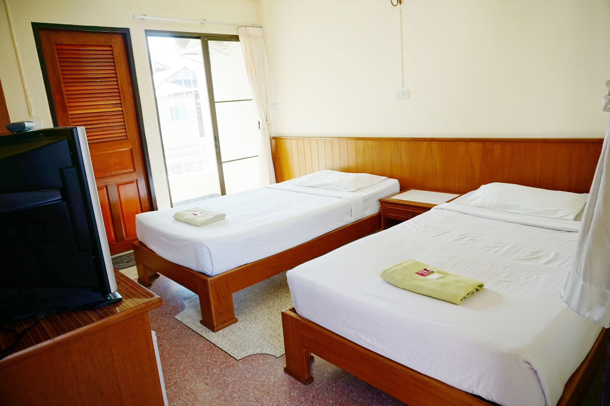 Safe House Court Hotel Chiang Mai Bagian luar foto