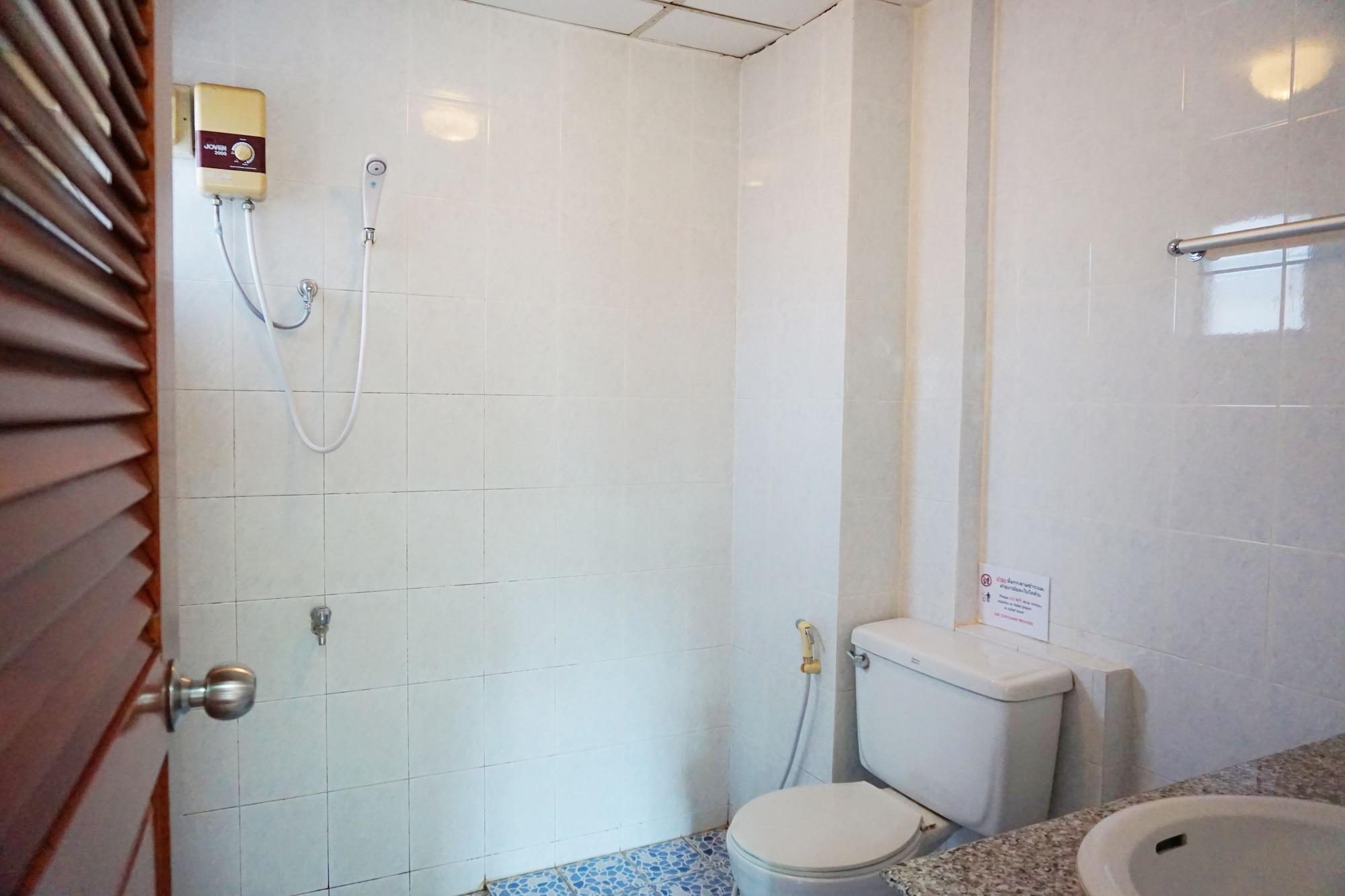 Safe House Court Hotel Chiang Mai Bagian luar foto