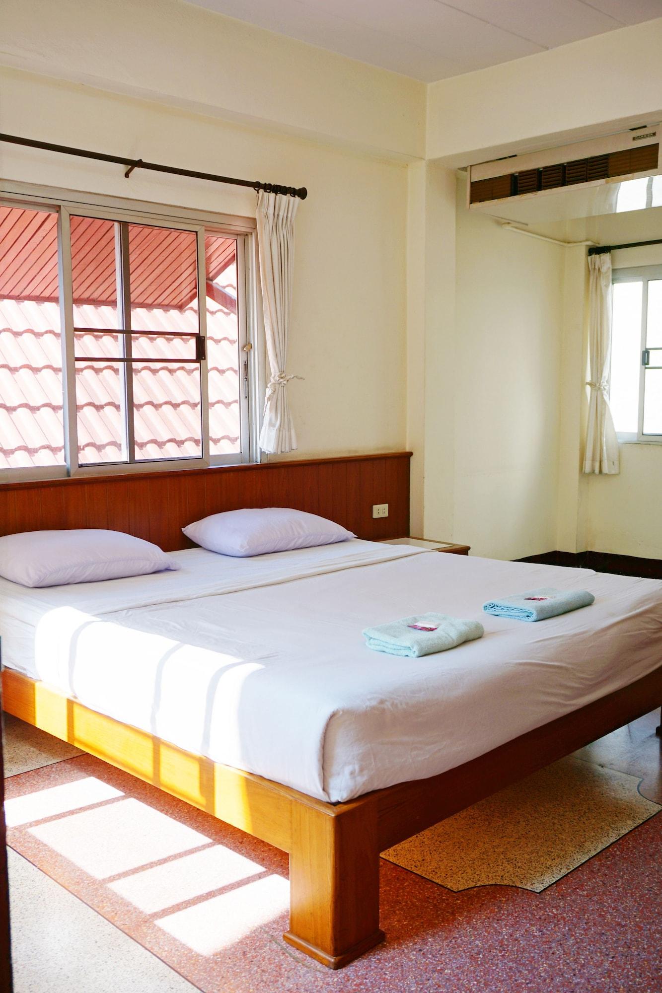 Safe House Court Hotel Chiang Mai Bagian luar foto