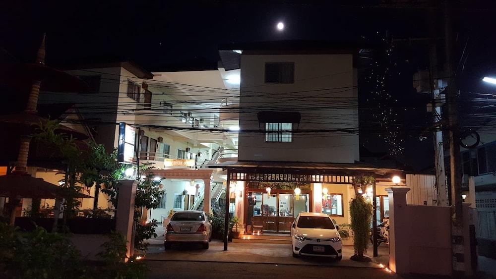 Safe House Court Hotel Chiang Mai Bagian luar foto