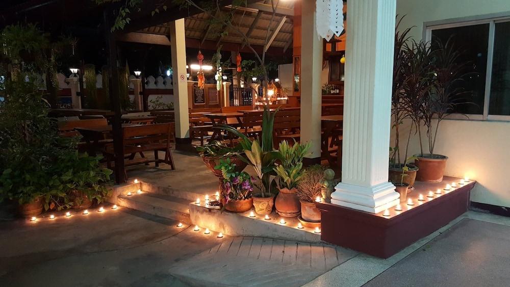 Safe House Court Hotel Chiang Mai Bagian luar foto