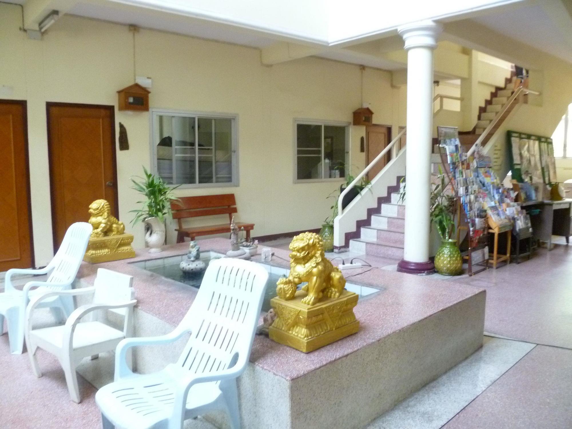 Safe House Court Hotel Chiang Mai Bagian luar foto