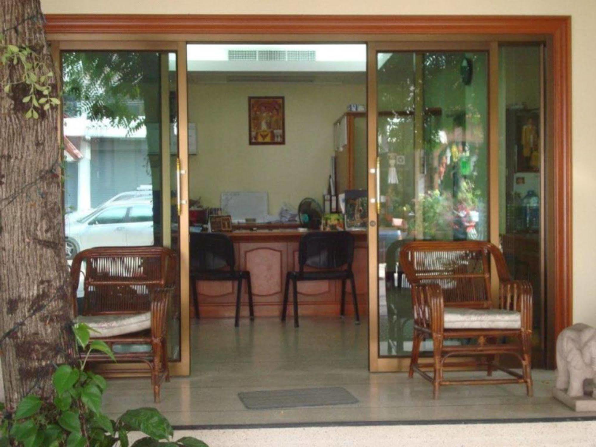 Safe House Court Hotel Chiang Mai Bagian luar foto