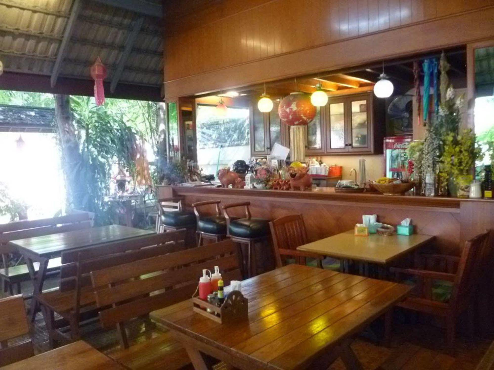 Safe House Court Hotel Chiang Mai Bagian luar foto