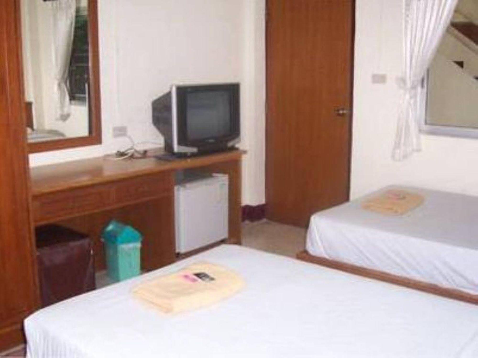 Safe House Court Hotel Chiang Mai Bagian luar foto