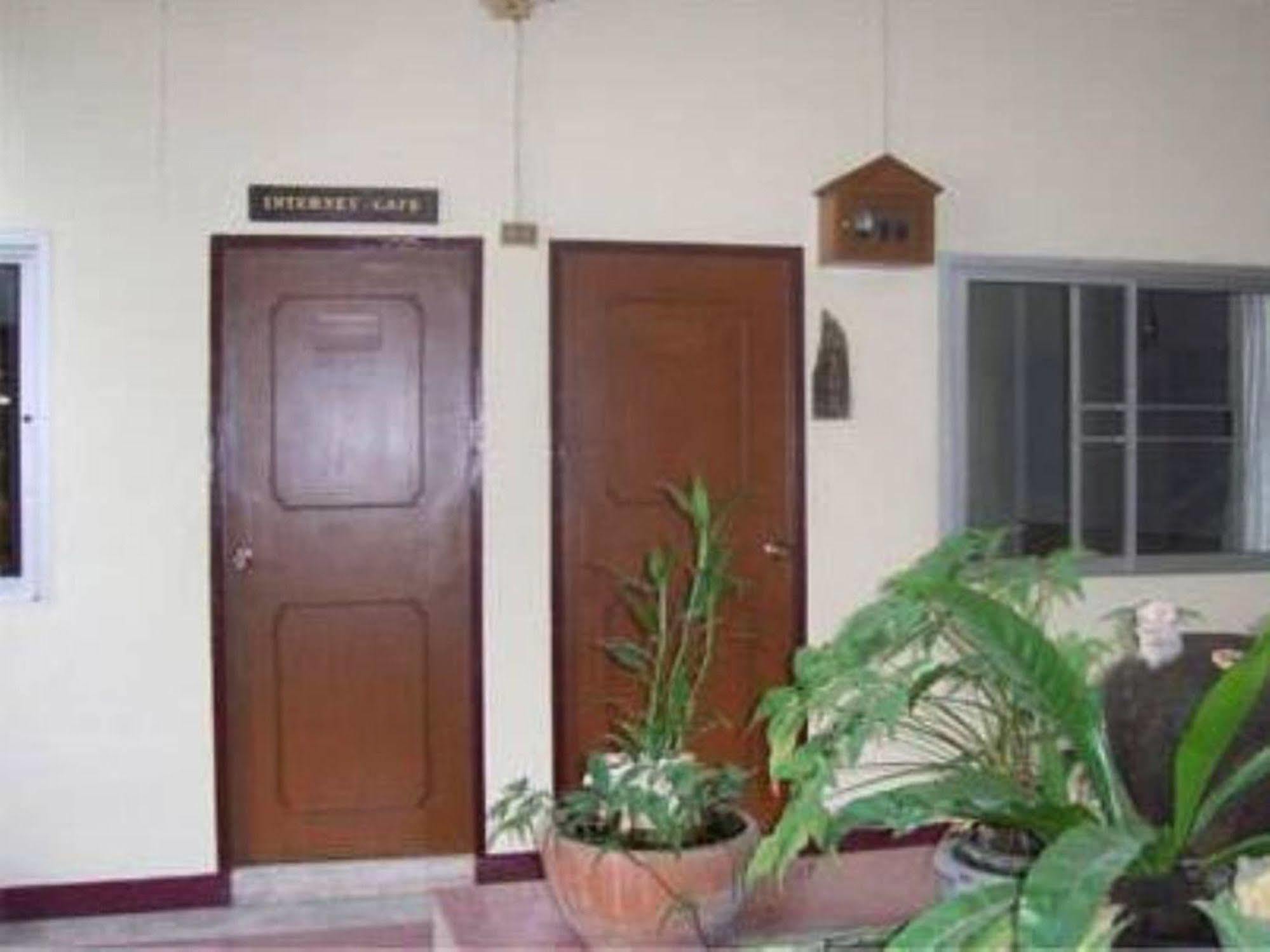 Safe House Court Hotel Chiang Mai Bagian luar foto