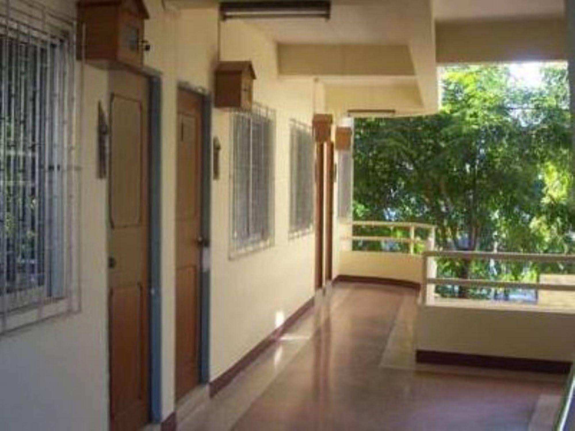 Safe House Court Hotel Chiang Mai Bagian luar foto