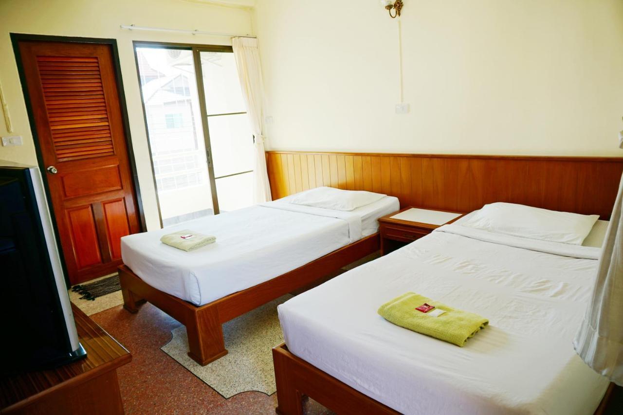 Safe House Court Hotel Chiang Mai Bagian luar foto