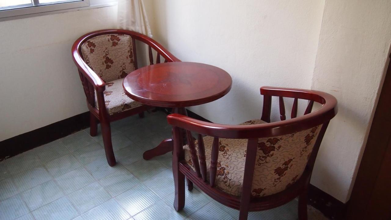 Safe House Court Hotel Chiang Mai Bagian luar foto